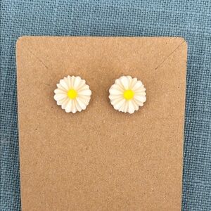 Cream Daisy Flower Stud Earrings in Cream and Yellow